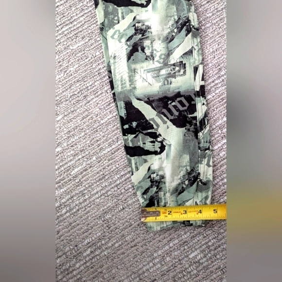 Urban Kids (Size Medium) Unisex Camo Graphic Cargo Pants - Picture 12 of 14